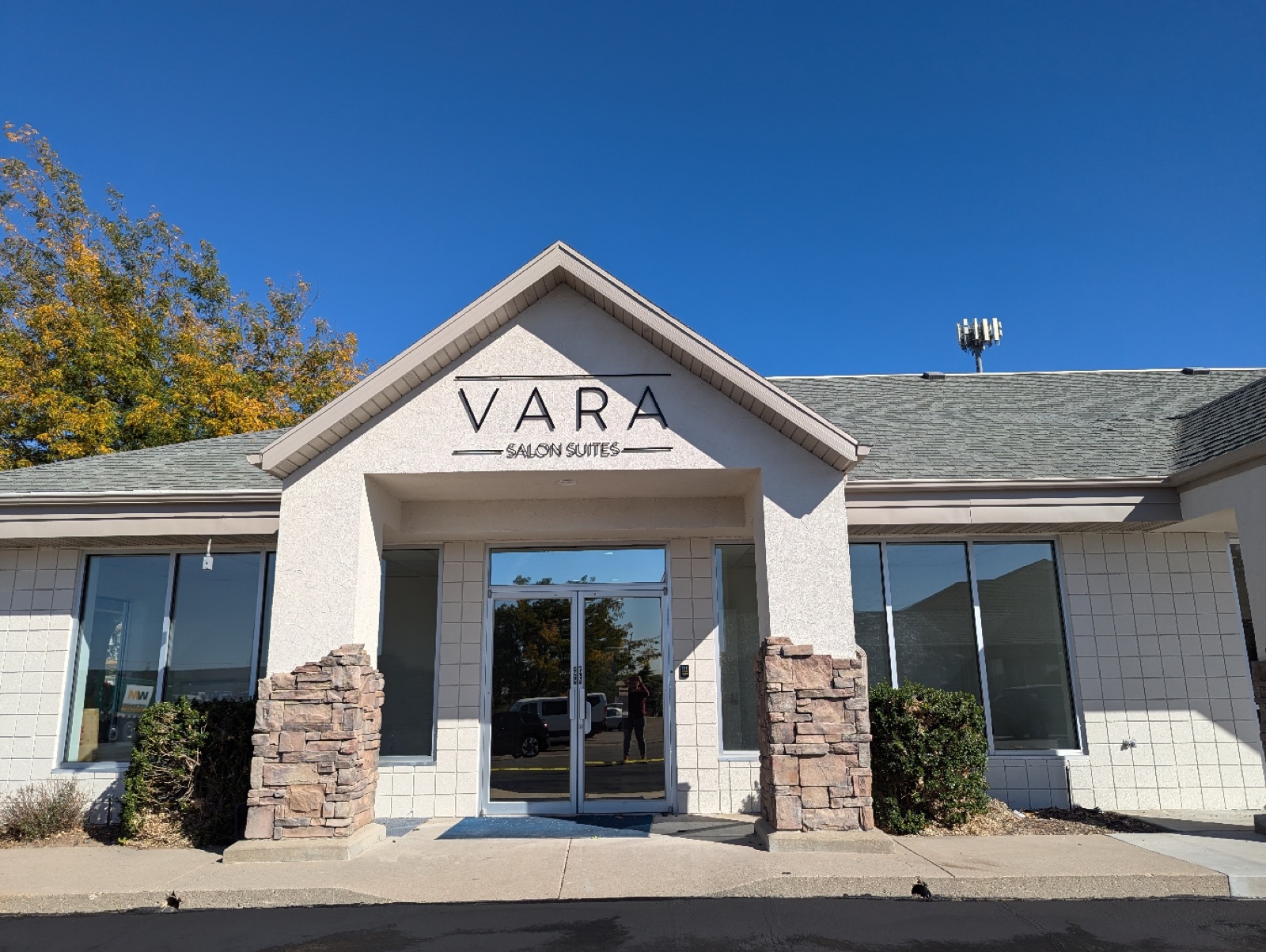 Vara Salon Suites building exterior in Layton